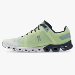 'On Running' Women's Cloudflow - Meadow / White -Shoes Shop 35.98685 cloudflow fw22 meadow white w g4 1024x1024@2x
